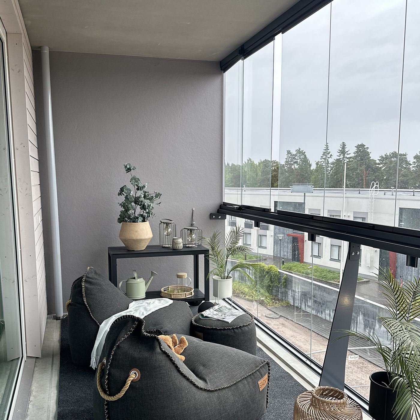 Vesiset-Plus-2 Vesiset Plus putki sisustetulla parvekkeella