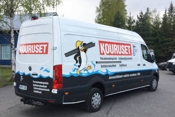 kouruset-asennuspalvelu Kouruset asennuspalvelun iso pakettiauto